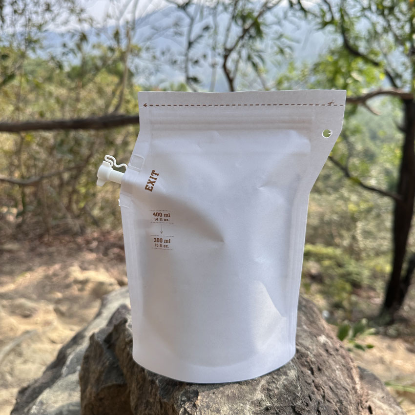 Tenez les sacs de caf&eacute;