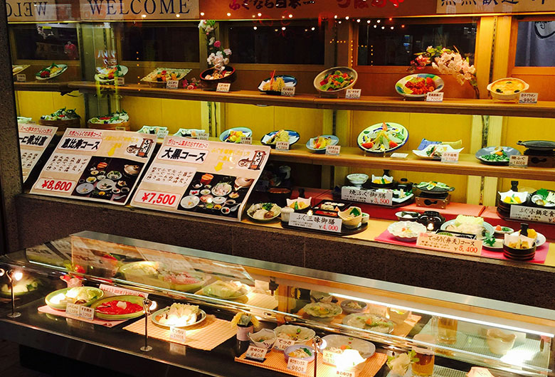 ซูเปอร์มาร์เก็ตและร้านค้า